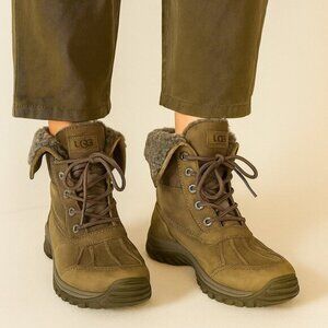 UGG Waterproof Women’s Shearling Winter Boots Size 8